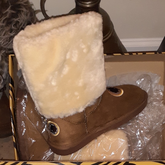 Authentic Redskins logo Ugg type boots - Picture 4 of 4